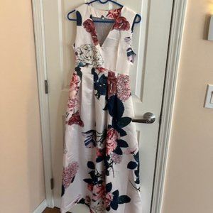 Women's sleeveless white dress w/floral print
